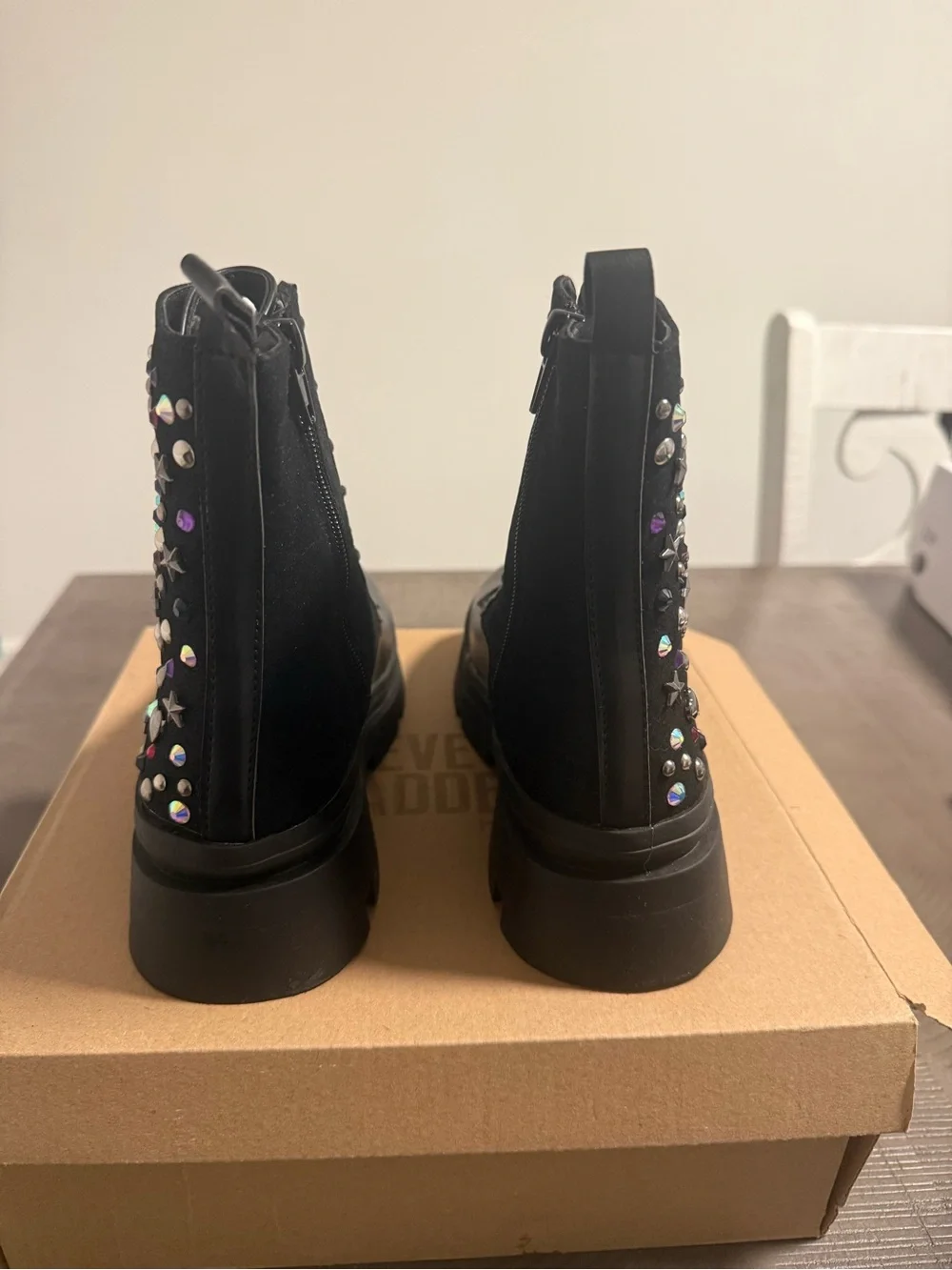 Brand New with Box Steve Madden  Girls- Size 4